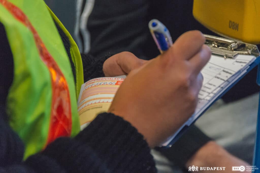 Középkorú nő a bliccelők tavalyi rekordere