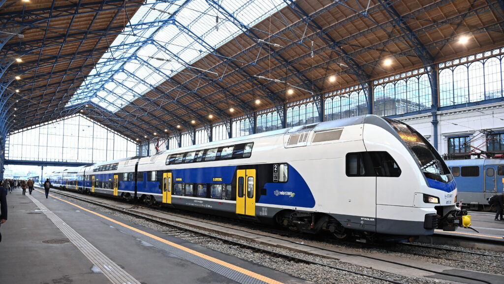 A MÁV vezetői nagy bajban vannak, nemcsak a vasútért,  saját sorsukért is aggódhatnak - fotó: MTI
