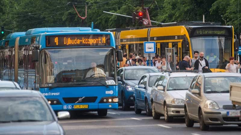 Hivatalos! Ma reggeltől változott a KRESZ