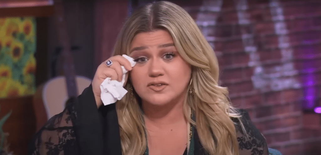 Kelly Clarkson elsírta magát / Fotó: Youtube