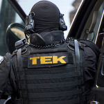 Esélye sem volt a robbantással fenyegető férfinak a TEK speciálisan kiképzett kommandósaival szemben/fotó: police.hu