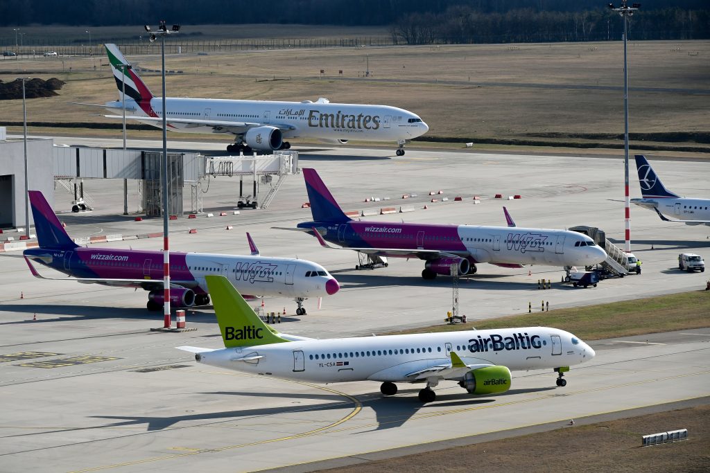 A menekülő suzukis egy betontömbnek ütközött, így ért véget az ámokfutása/fotó: Koszticsák Szilárd | Forrás: MTI/MTVA