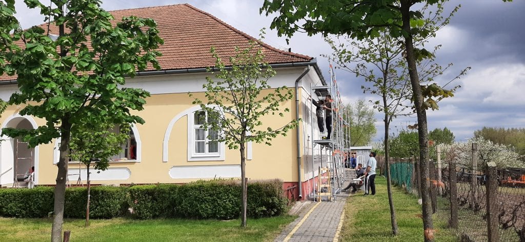 Rendhagyómódon kezeli a konfliktust a falu jegyzője Fotó: biri.hu