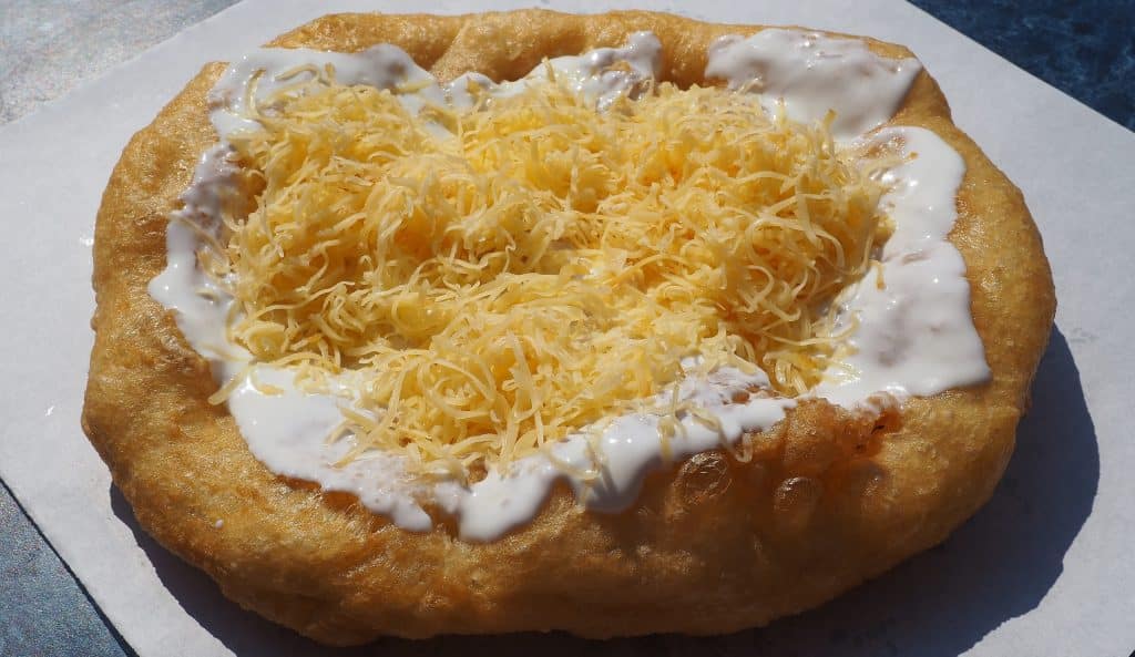 Lángos Fotó: Wikimedia/sikeri