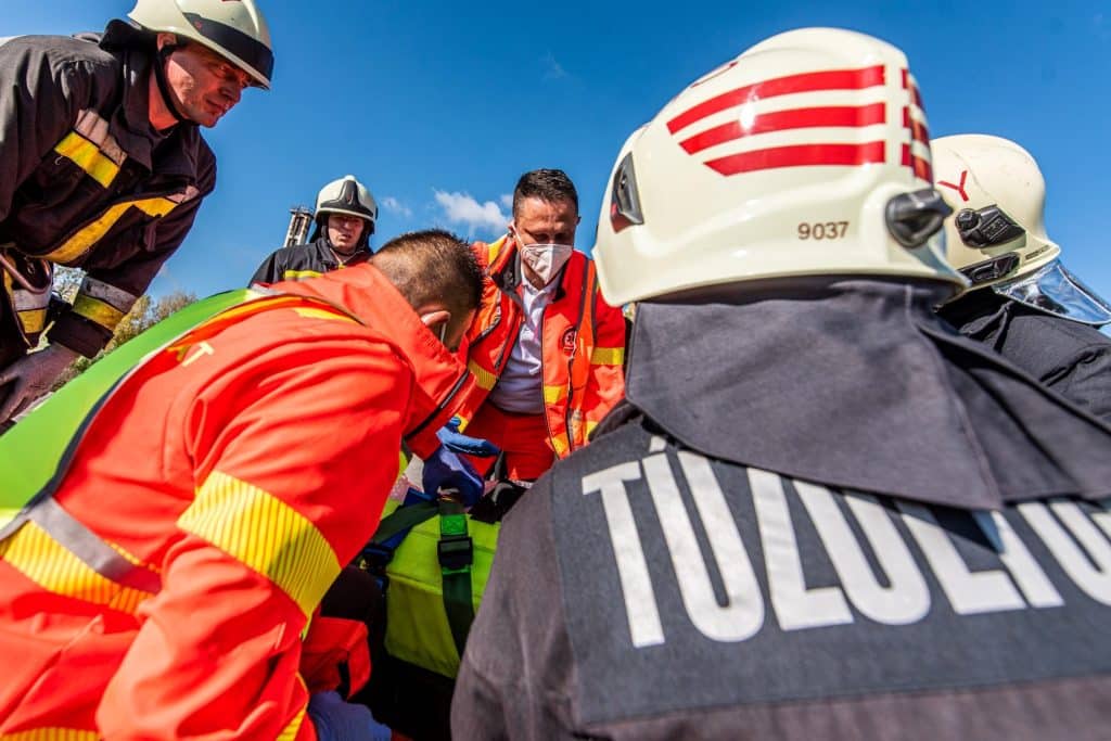 Dráma Debrecenben: a tűzoltók szeme láttára halt meg a buszsofőr