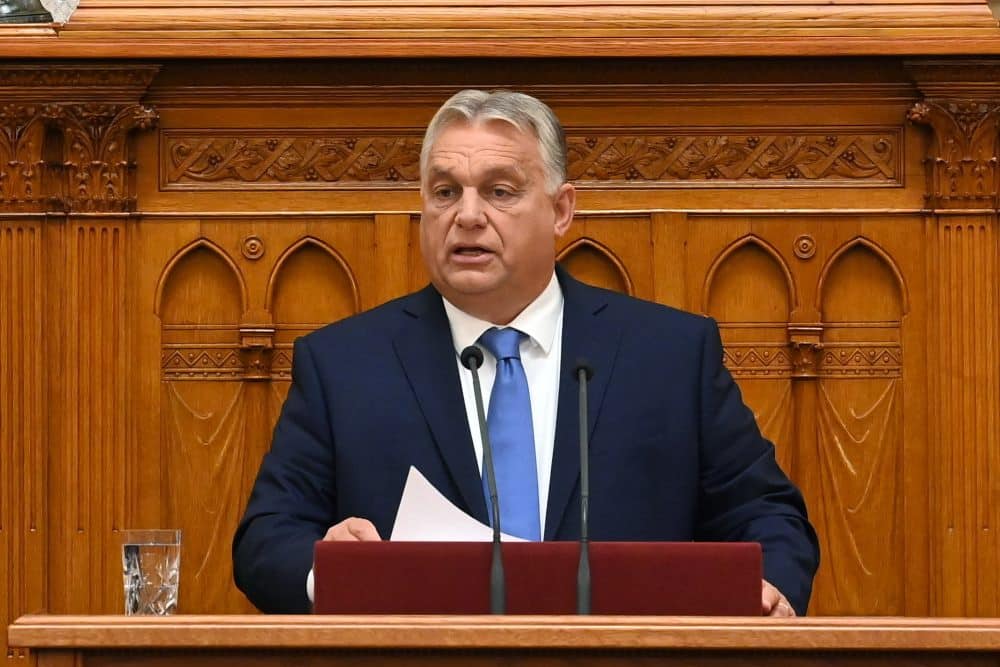 Orbán Viktor imádkozik Ficóért
