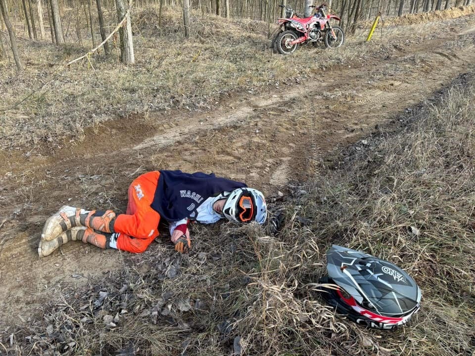 A gyanútlan motoros klishíján belehalt a balesetbe Fotó: hegylako.hu