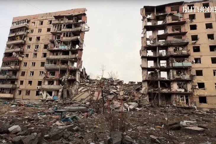 Pokol tombol az ukrán kisvárosban, ezrek haltak meg eddig értelmetlenül Fotó: YouTube Butusov Plus