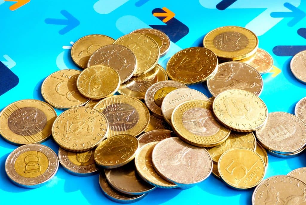 Itt a péntek 13. átka: bedőlt a forint, kilőtt az olajár, dőzsöl az arany