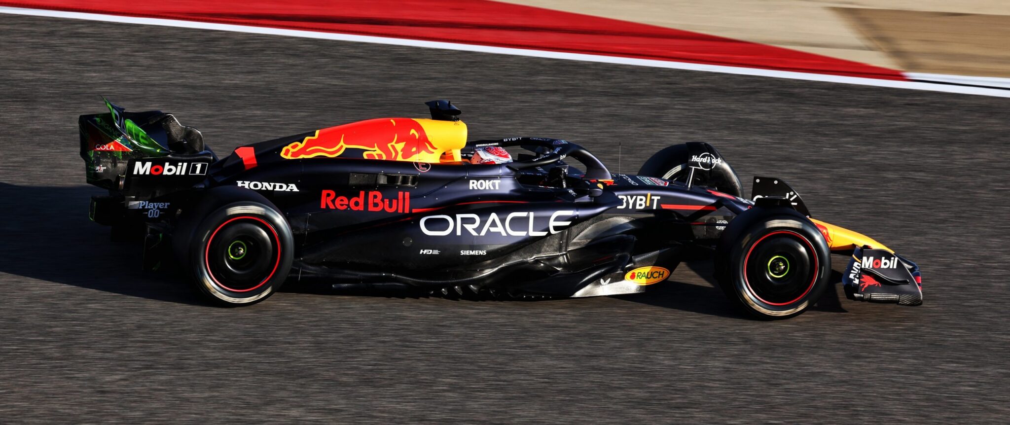 Perez ma bizonyíthat: ugyanabba az autóba ül bele, amivel Verstappen tegnap brillírozott Fotó: m4sport