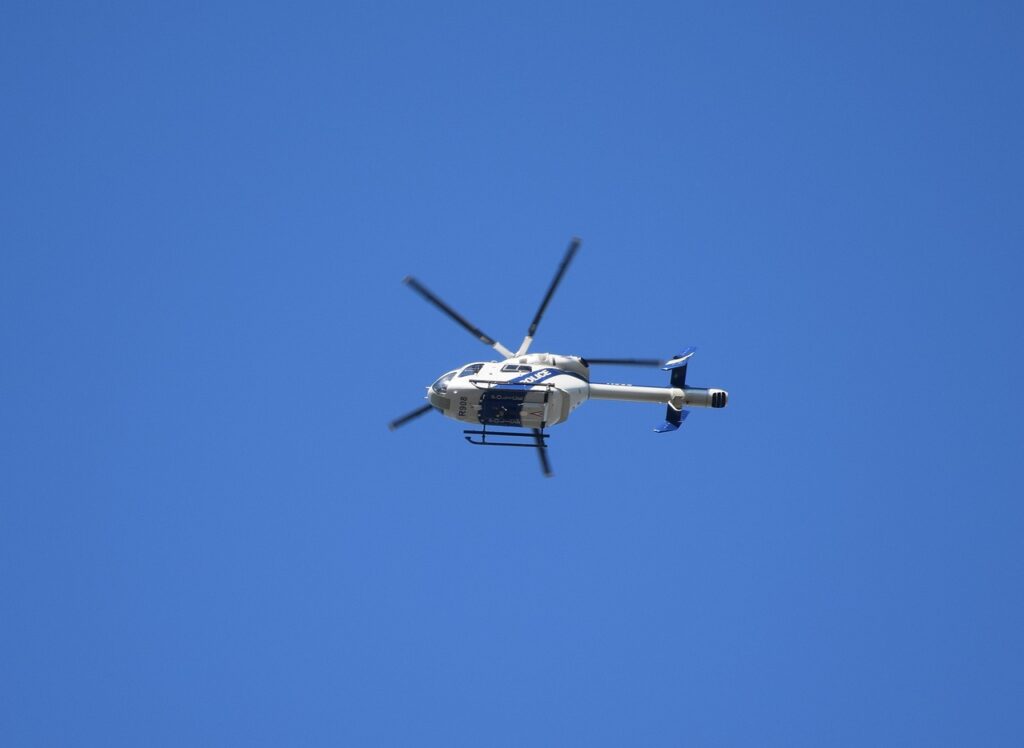Helikopter zuhant az uszályra - mindenki meghalt