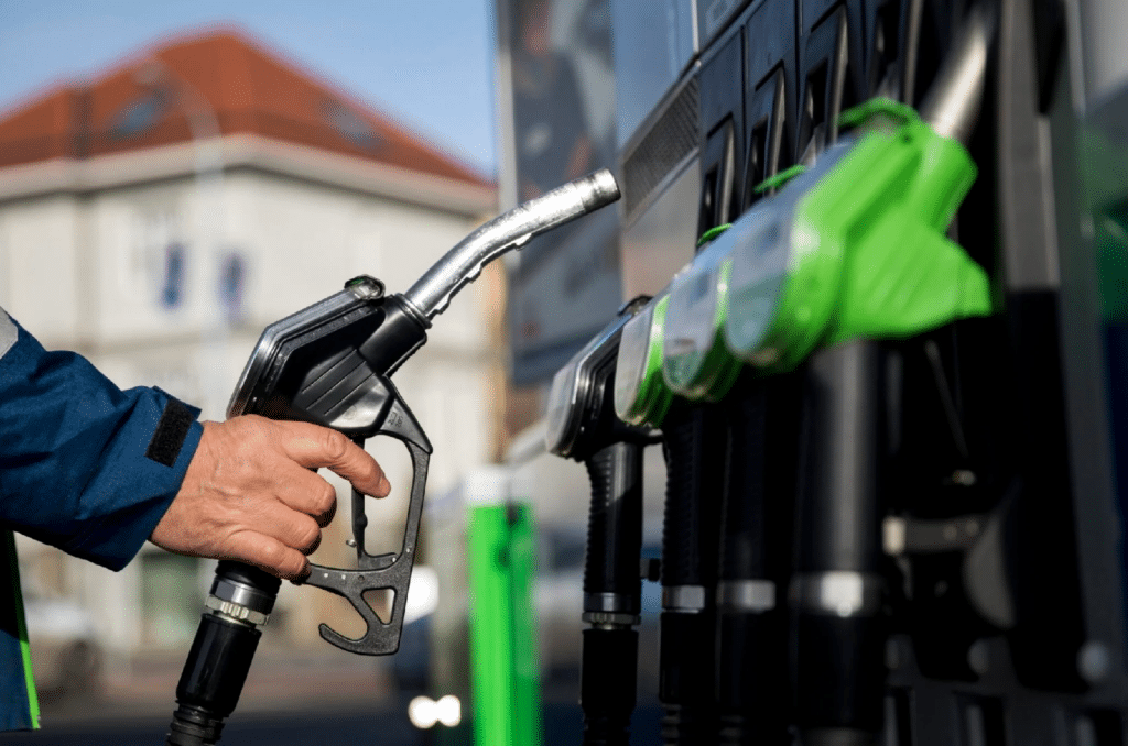 Beszakadt az üzemanyag ára, ennyivel lett olcsóbb a benzin