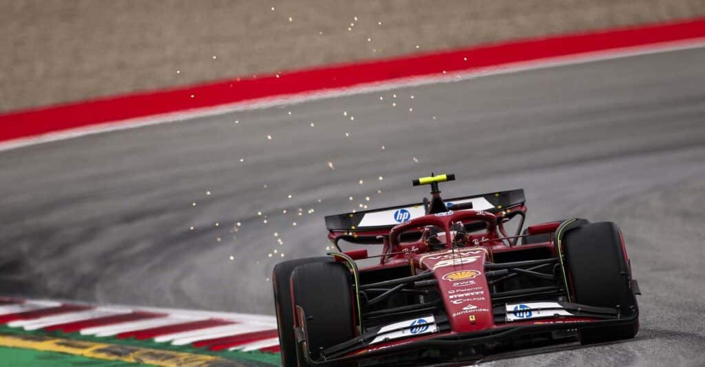 Cicaharc tombol a Ferrarinál, Sainz beszólt a hisztiző Leclercnek