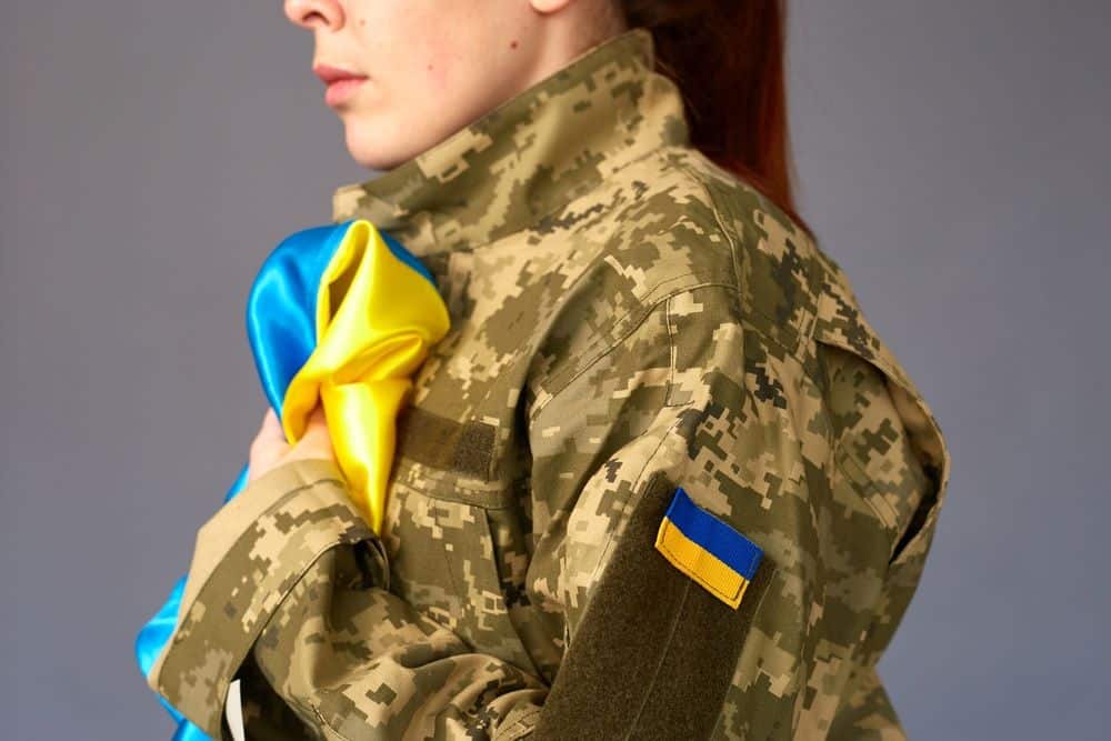 Az ukrán nőknek 23 éves kortól harcolniuk kell
