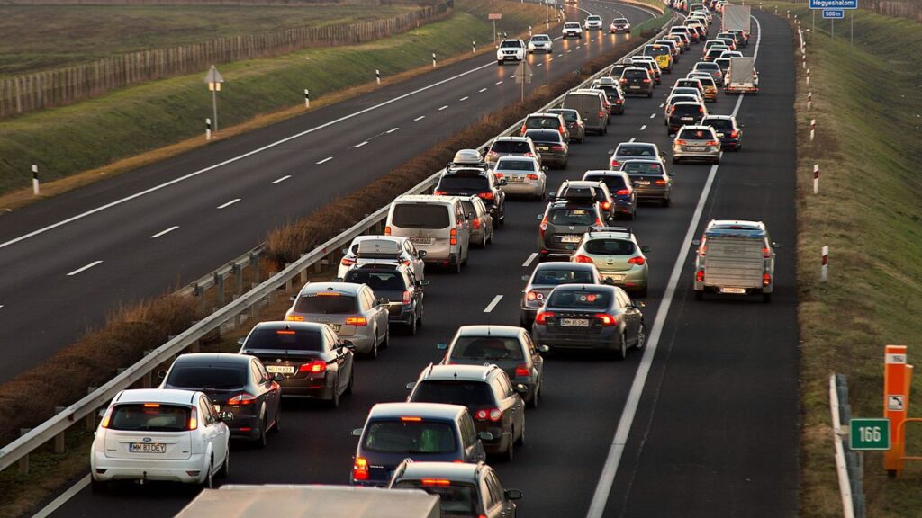 Dühöngenek az autósok, gigadugóban állnak az M1-esen