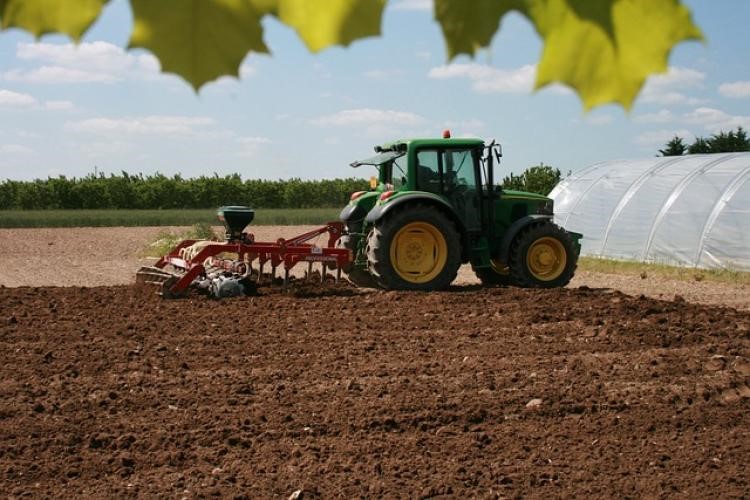 Megölte a traktor tárcsája a hevesi tanyán dolgozó munkást