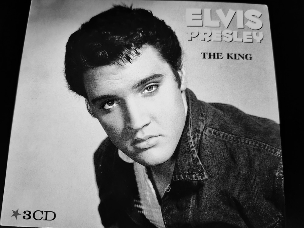 Elvis Presley a mai napig évi 50 millió dollárt keres