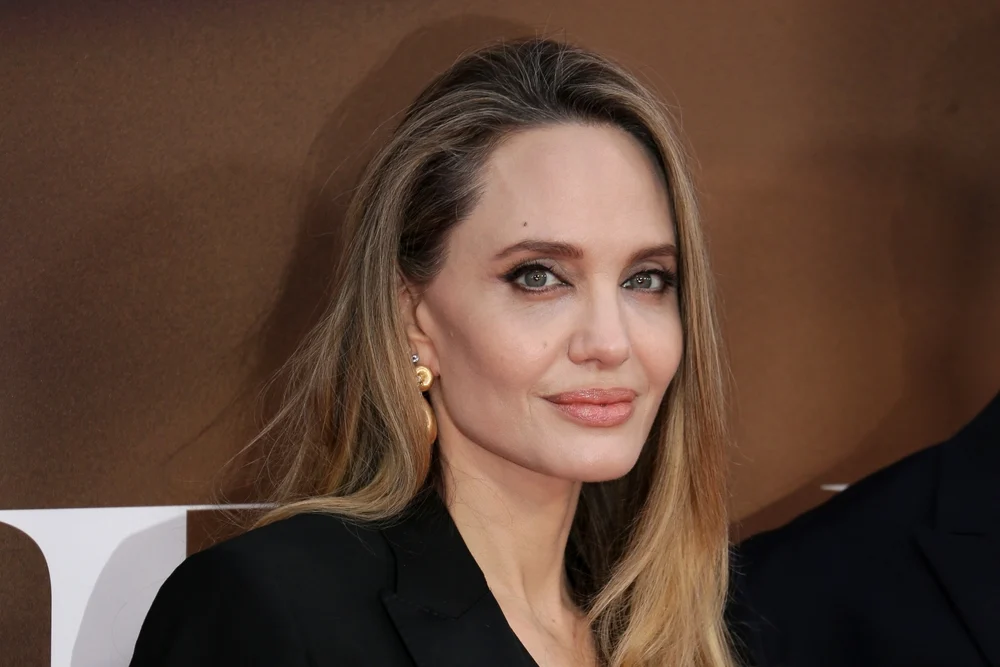 Bérgyilkos mentette meg Angelina Jolie életét