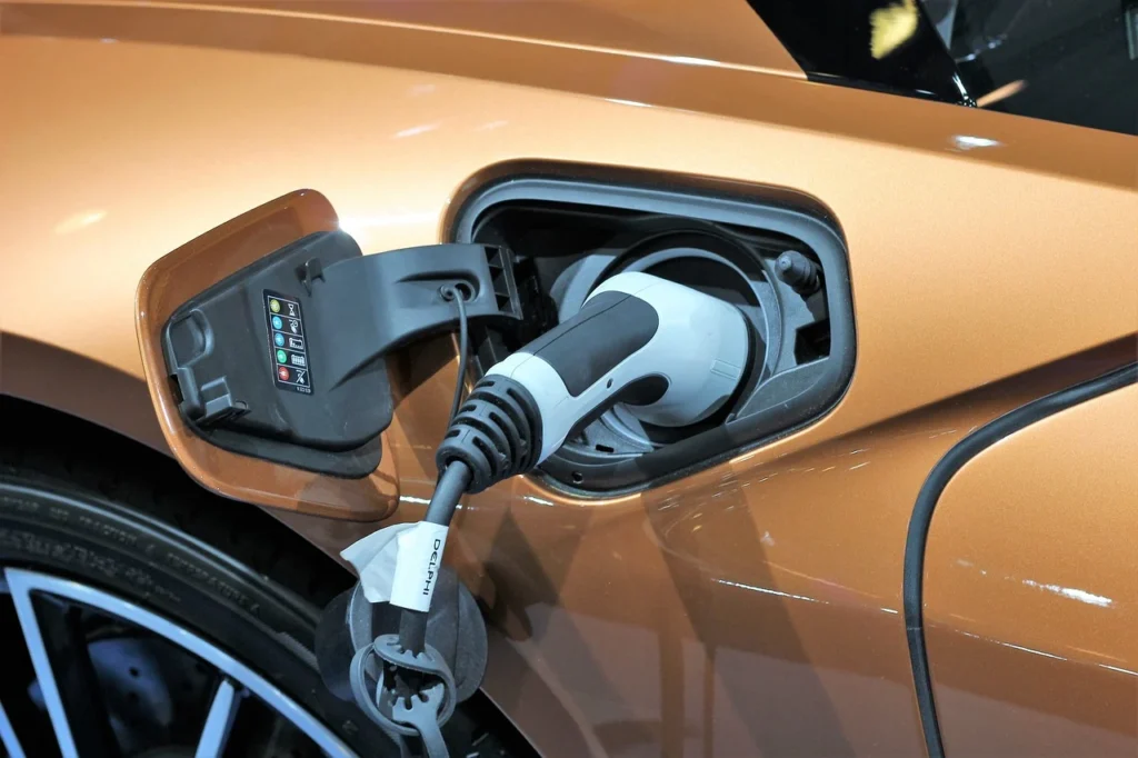 Elektromos autó gyújtotta fel a 260 milliós családi házat - VIDEÓ