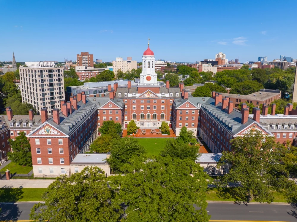 Trump kirúgta a külföldi hallgatókat a Harvardról