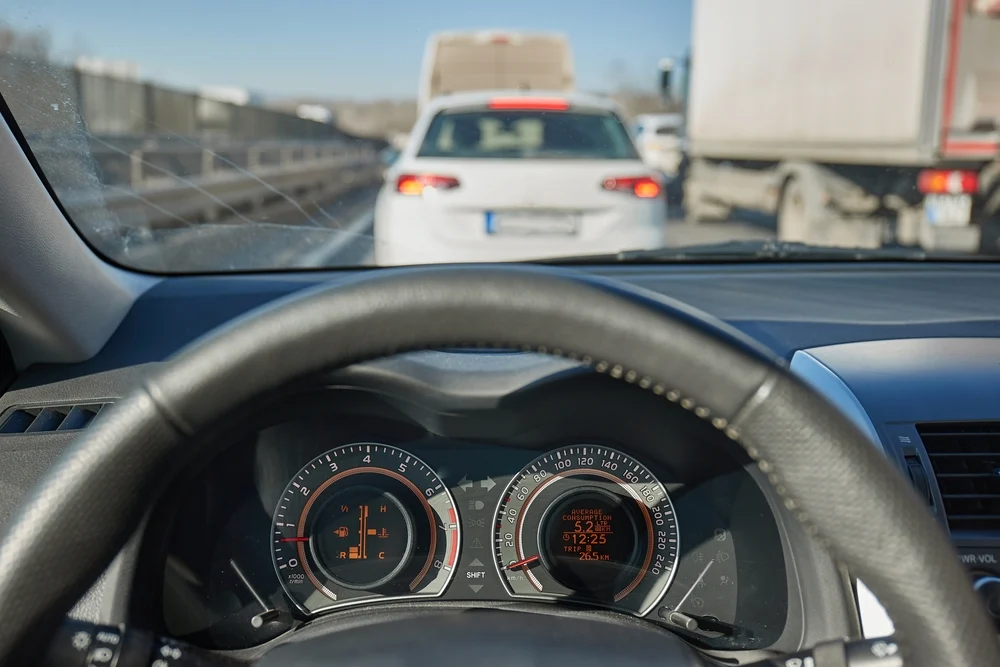 Vesztegelnek az autósok a hazai utakon