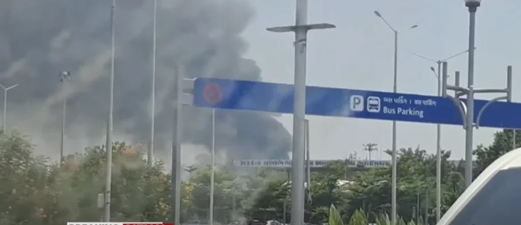 Videón, ahogy 242 emberrel a földhöz csapódik a Boeing utasszállító