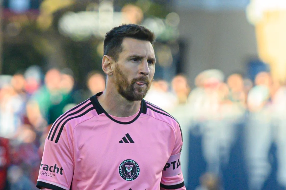 Olajsejkek csábítják Lionel Messit