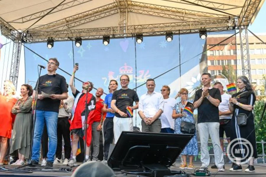 Ma délután büszkén szerette mindenki egymást - Budapesten