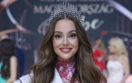 Budapest, 2025. június 22. A győztes 17 éves mosónmagyaróvári Végvári Janka a Magyarország Szépe - Miss World Hungary szépségverseny döntőjében a Médiaszolgáltatás-támogató és Vagyonkezelő Alap (MTVA) óbudai gyártóbázisán 2025. június 22-én. MTI/Hegedüs Róbert