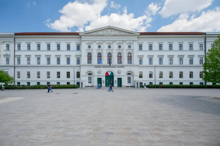Nemzeti Közszolgálati Egyetem / Fotó: Shutterstock