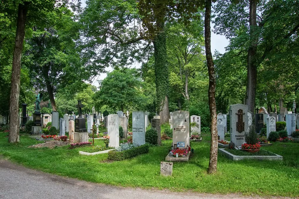 Sokkoló, mivé alakultak át a koporsós holttestek egy rejtélyes temetőben