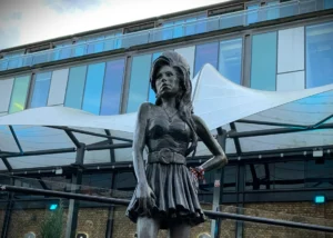 Amy Winehouse szobra Londonban / Fotó: Unsplash, Her Niks