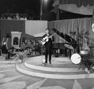 Bakacsi Béla a „Ki mit tud?” vetélkedőjén 1962-ben / Fotó: Fortepan – Szalay Zoltán