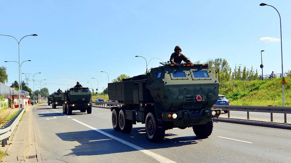 Katonai konvojok bénítják meg ma a fővárost és a sztrádákat