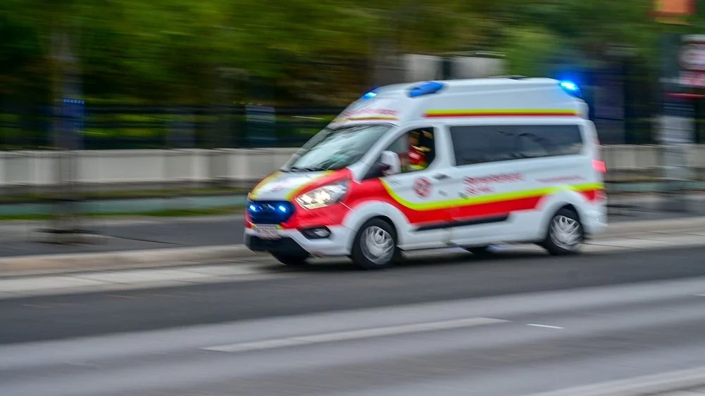 Kétszer is ki tudott ugrani a mentőautóból egy részeg férfi az autópályán
