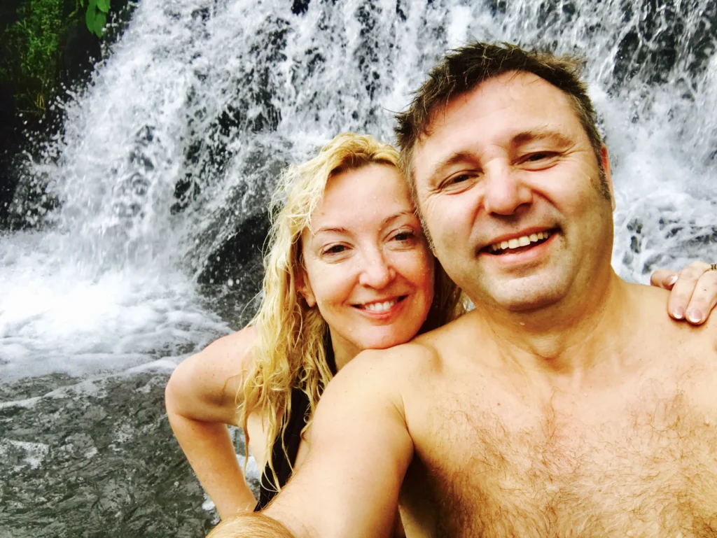 Nyilvánosan szeretkezett a magyar műsorvezető és férje! - FOTÓK