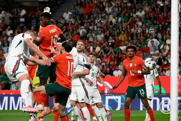 Szalai Attila gólt fejel / MTI Szigetváry Zsolt