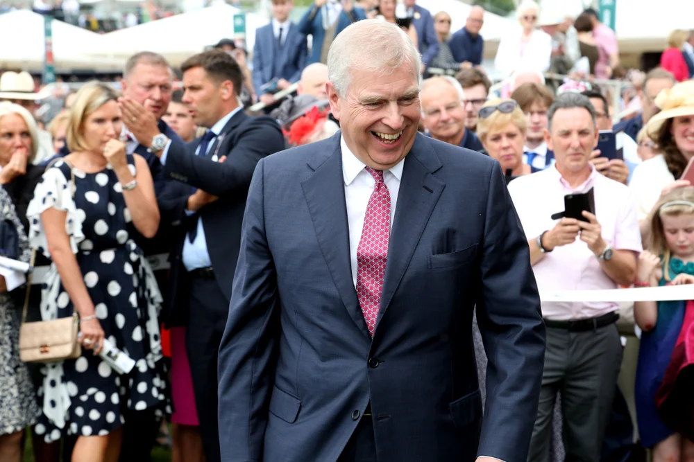 Királyi csere: András herceg csak két új házért hajlandó elhagyni az otthonát!