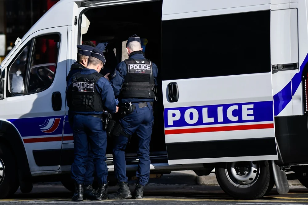 Algériába akart menekülni a Louvre ékszerrablója, de a rendőrök lekapcsolták