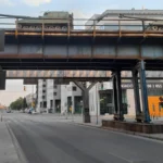 Harckocsikat szállító vonat a Budafoki út fölötti vasúti hídon (Fotó: Wolf Géza)