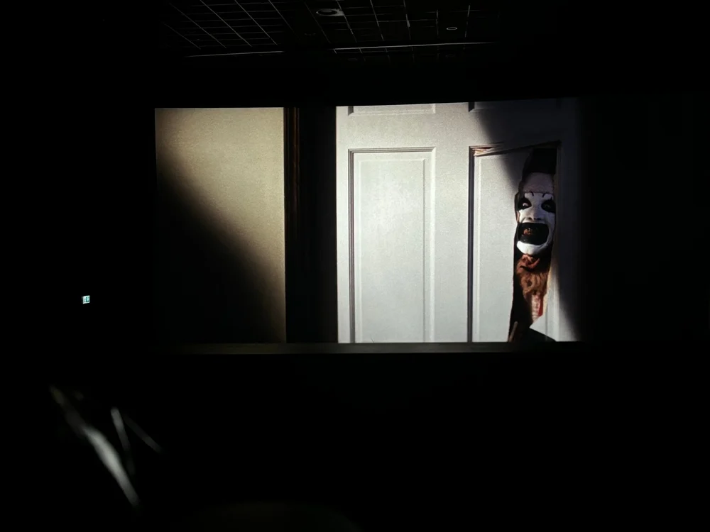 Meztelenkedésre kényszerítették a színésznőt, és ki se fizették!