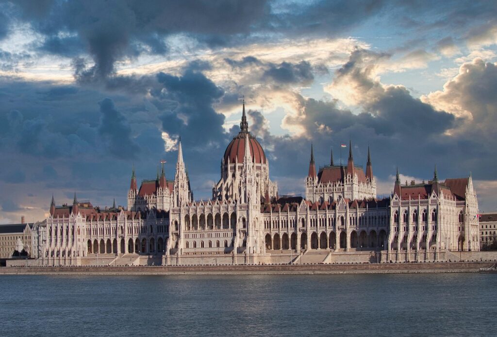 Parlament / Pixabay